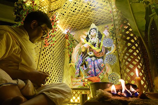 婆罗门:婆罗门执行一个印度教仪式在喀拉拉邦,印度