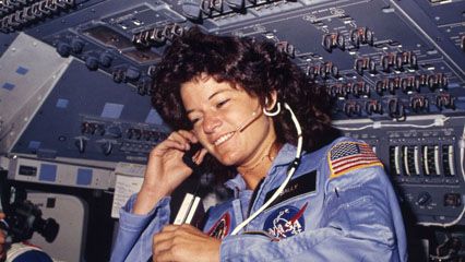 莎莉骑被选在1978年成为一名宇航员。她成为美国第一位进入太空的女性…