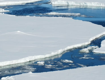 冰川融化导致气候变化。
